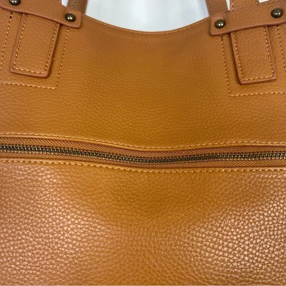 G.H. Bass & Co caramel vegan leather tote bag with navy blue crossbody strap - Picture 5 of 16